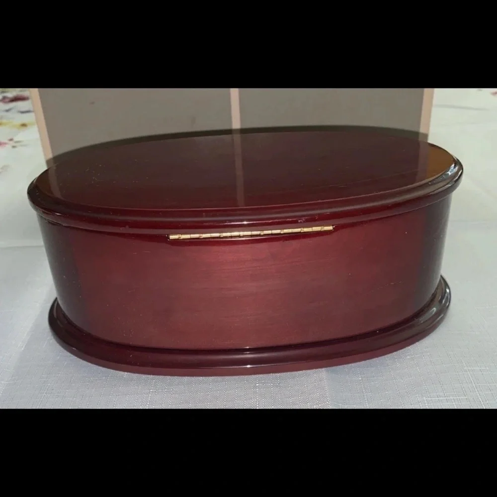🎯 NEW Oval Cherry Wood Jewelry Box NWOT